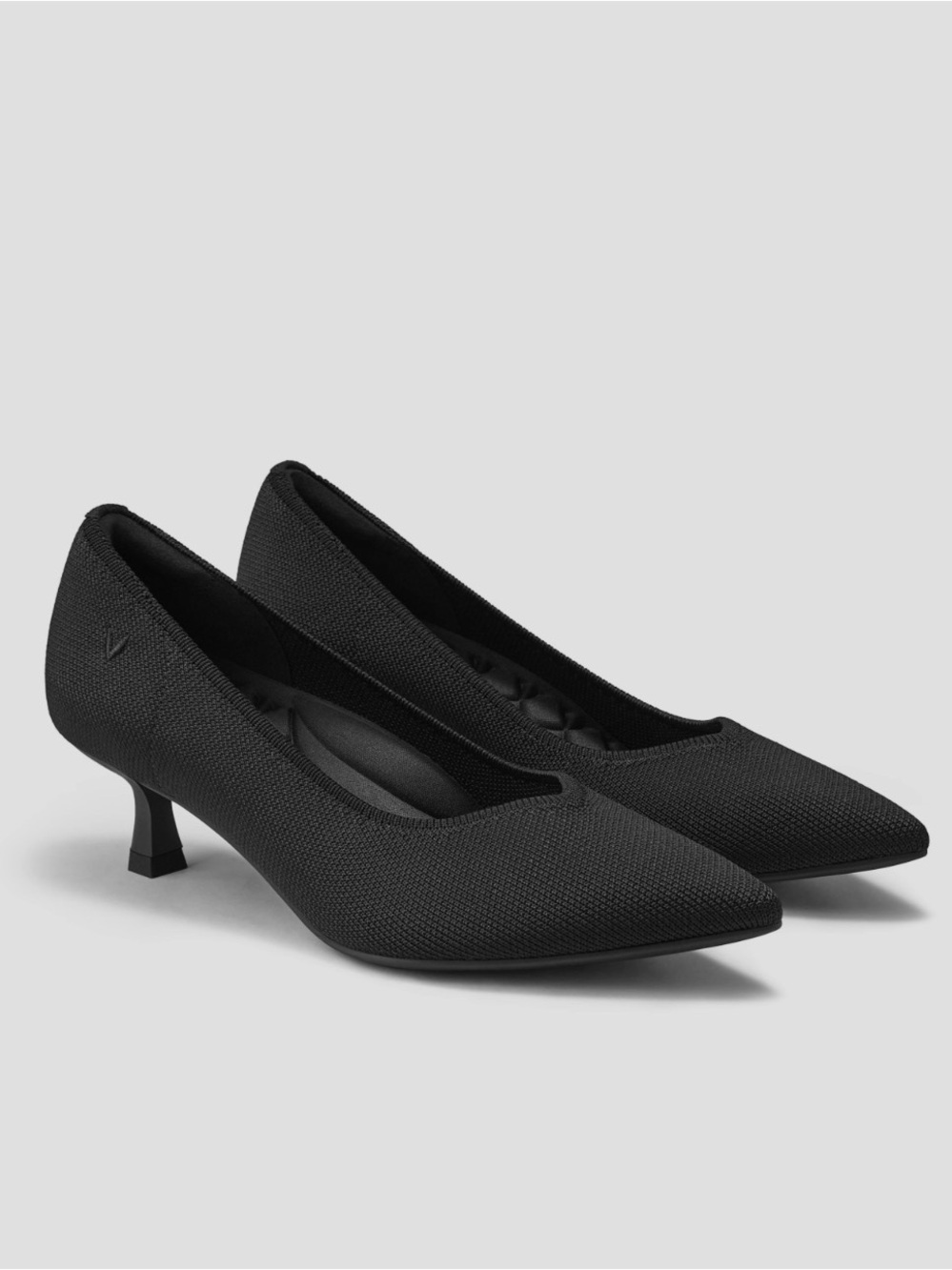 VIVAIA Pointed Toe Kitten Heels (Scarlett) Size 38 US 7-7.5